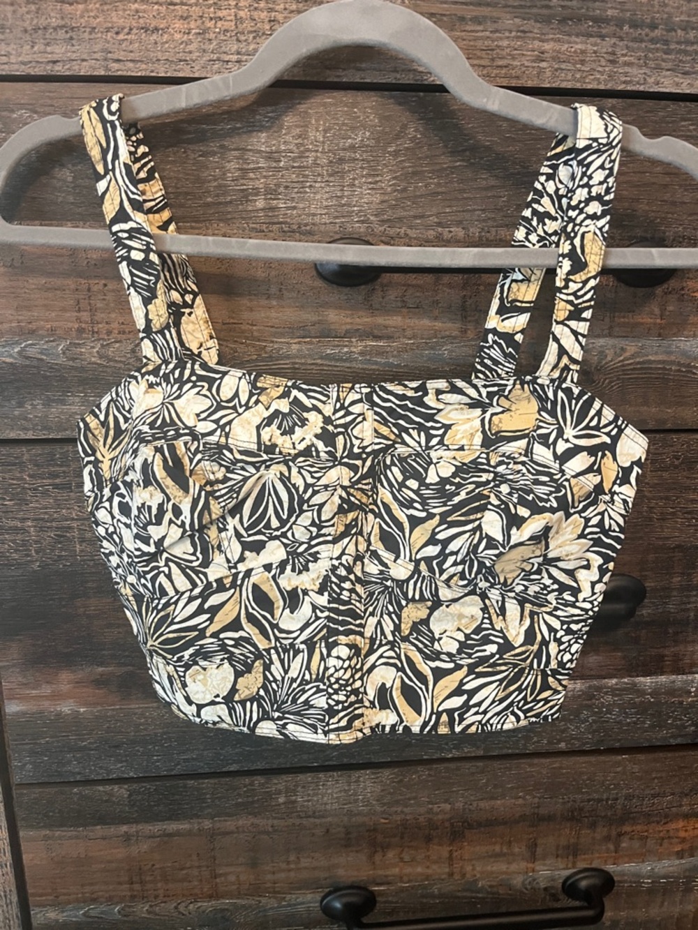 Comfy black and beige floral crop top